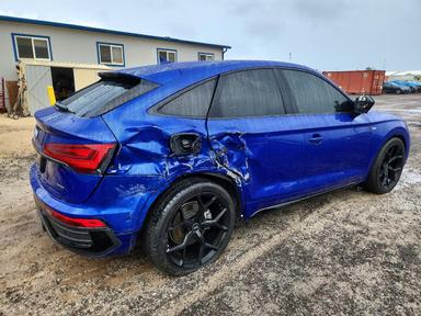 منظر 2022 AUDI Q5 SPORTBACK PRM PLS 45، زاوية 3