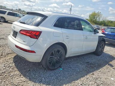 Вид 2020 AUDI Q5 PREMIUM PLUS, угол 3