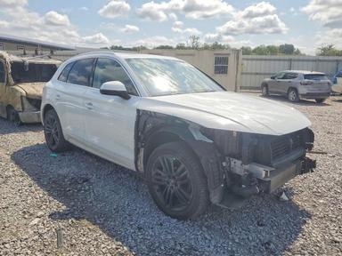 Вид 2020 AUDI Q5 PREMIUM PLUS, угол 4