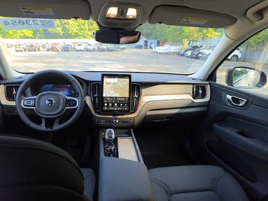 Vista de 2026 VOLVO XC60 PLUS, ángulo 10