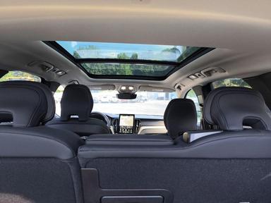 Vista de 2026 VOLVO XC60 PLUS, ángulo 11