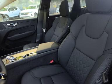 Vista de 2026 VOLVO XC60 PLUS, ángulo 12