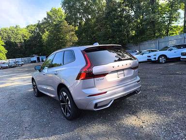 Vista de 2026 VOLVO XC60 PLUS, ángulo 2