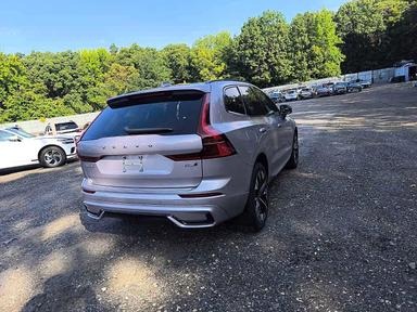 Vista de 2026 VOLVO XC60 PLUS, ángulo 4