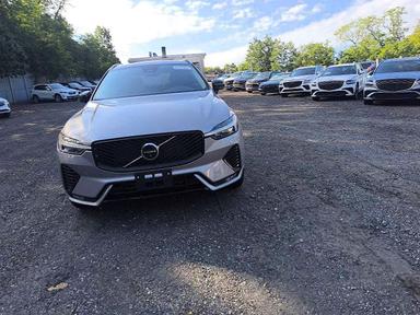 Vista de 2026 VOLVO XC60 PLUS, ángulo 5