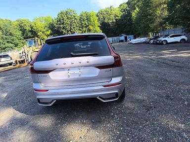 Vista de 2026 VOLVO XC60 PLUS, ángulo 6