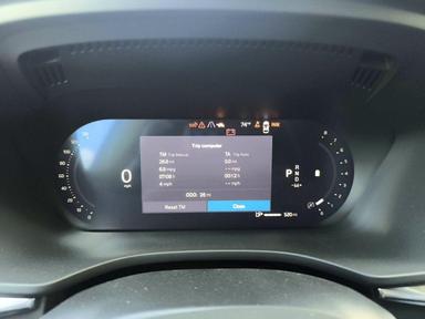 Vista de 2026 VOLVO XC60 PLUS, ángulo 8