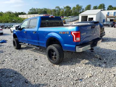Vista de 2017 FORD F150 SUPERCREW, ángulo 2