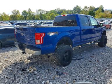 Vista de 2017 FORD F150 SUPERCREW, ángulo 3