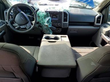 Vista de 2017 FORD F150 SUPERCREW, ángulo 8