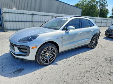 Vista de 2024 PORSCHE MACAN BASE, ángulo 1
