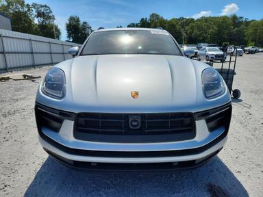 Vista de 2024 PORSCHE MACAN BASE, ángulo 5