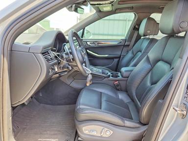 Vista de 2024 PORSCHE MACAN BASE, ángulo 7