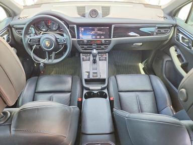 Vista de 2024 PORSCHE MACAN BASE, ángulo 8