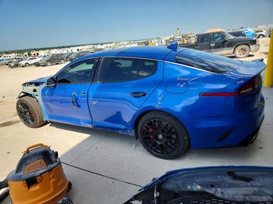 Vue de 2022 KIA STINGER GT2, angle 2