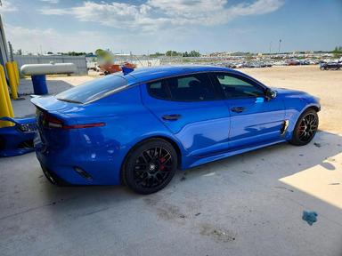 Vue de 2022 KIA STINGER GT2, angle 3