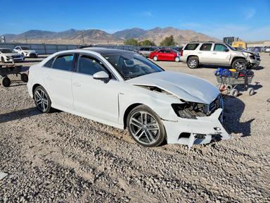 Vista de 2019 AUDI A3 PREMIUM PLUS, ángulo 4
