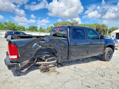 منظر 2011 GMC SIERRA C1500 SL، زاوية 3