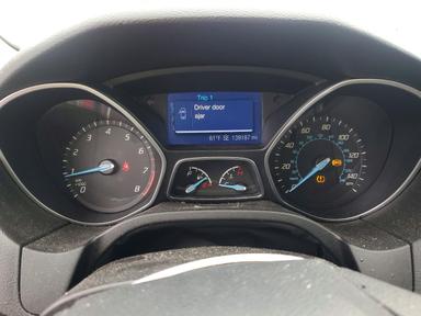 منظر 2013 FORD FOCUS SE، زاوية 9