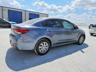 Vue de 2019 KIA RIO S, angle 3