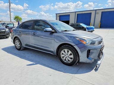Vue de 2019 KIA RIO S, angle 4