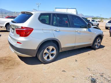 منظر 2011 BMW X3 XDRIVE28I، زاوية 3