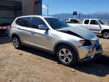 منظر 2011 BMW X3 XDRIVE28I، زاوية 4