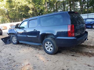 منظر 2007 GMC YUKON XL K1500، زاوية 2