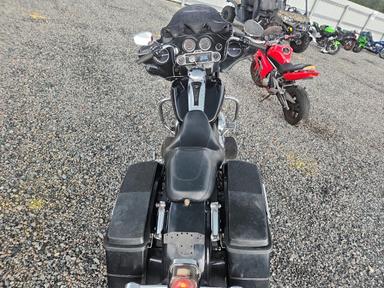Vue de 2010 HARLEY-DAVIDSON FLHTCU, angle 6