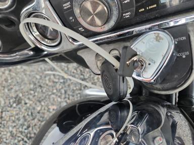 Vue de 2010 HARLEY-DAVIDSON FLHTCU, angle 8