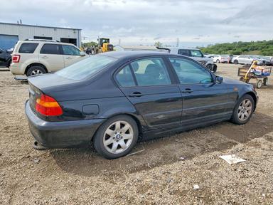 Vue de 2005 BMW 325 I, angle 3