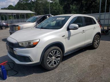 Вид 2016 MITSUBISHI OUTLANDER SPORT ES, угол 1