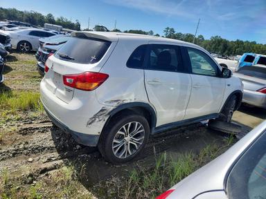 Вид 2016 MITSUBISHI OUTLANDER SPORT ES, угол 3