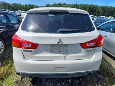 Вид 2016 MITSUBISHI OUTLANDER SPORT ES, угол 6