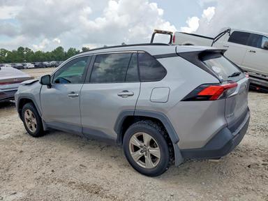 Vue de 2020 TOYOTA RAV4 XLE, angle 2