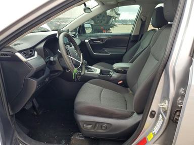 Vue de 2020 TOYOTA RAV4 XLE, angle 7
