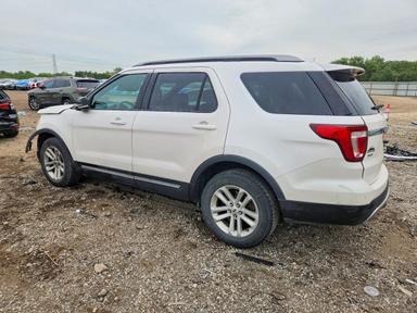 Vista de 2017 FORD EXPLORER XLT, ángulo 2