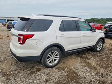 Vista de 2017 FORD EXPLORER XLT, ángulo 3