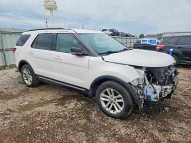 Vista de 2017 FORD EXPLORER XLT, ángulo 4