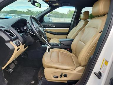 Vista de 2017 FORD EXPLORER XLT, ángulo 7