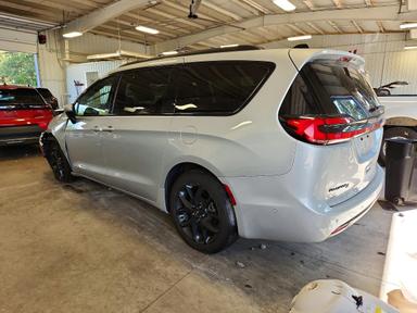 Vue de 2023 CHRYSLER PACIFICA TOURING L, angle 2