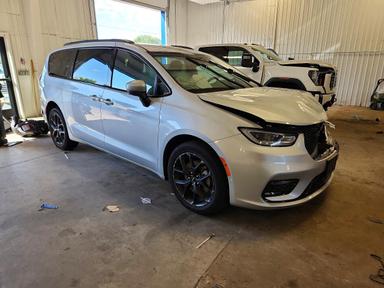Vue de 2023 CHRYSLER PACIFICA TOURING L, angle 4