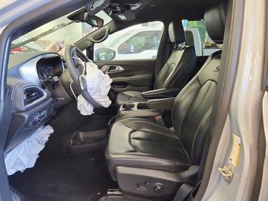 Vue de 2023 CHRYSLER PACIFICA TOURING L, angle 7