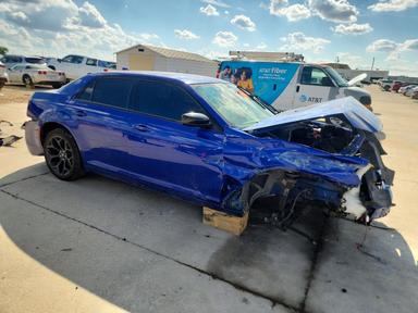 Vue de 2019 CHRYSLER 300 TOURING, angle 4