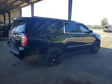 منظر 2020 GMC YUKON XL DENALI، زاوية 3
