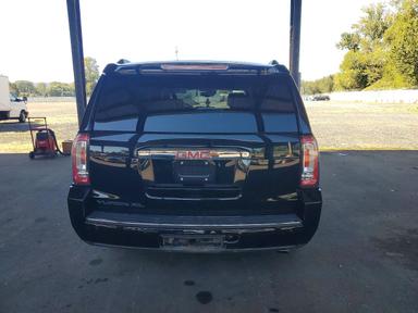 منظر 2020 GMC YUKON XL DENALI، زاوية 6