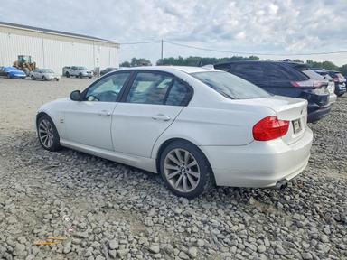 Vue de 2011 BMW 328 XI SULEV, angle 2