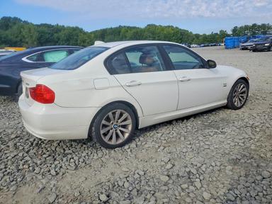 Vue de 2011 BMW 328 XI SULEV, angle 3