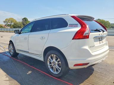 Vue de 2015 VOLVO XC60 T5 PREMIER, angle 2