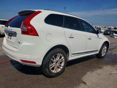Vue de 2015 VOLVO XC60 T5 PREMIER, angle 3